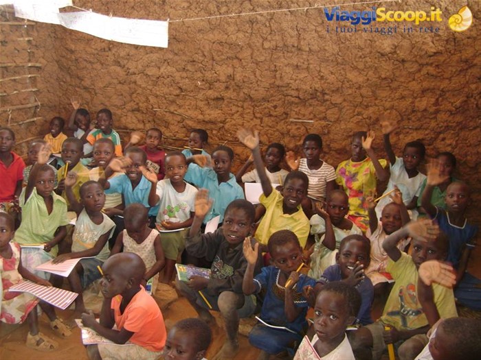 Bimbi di una scuola primaria vicina allo Tsavo est