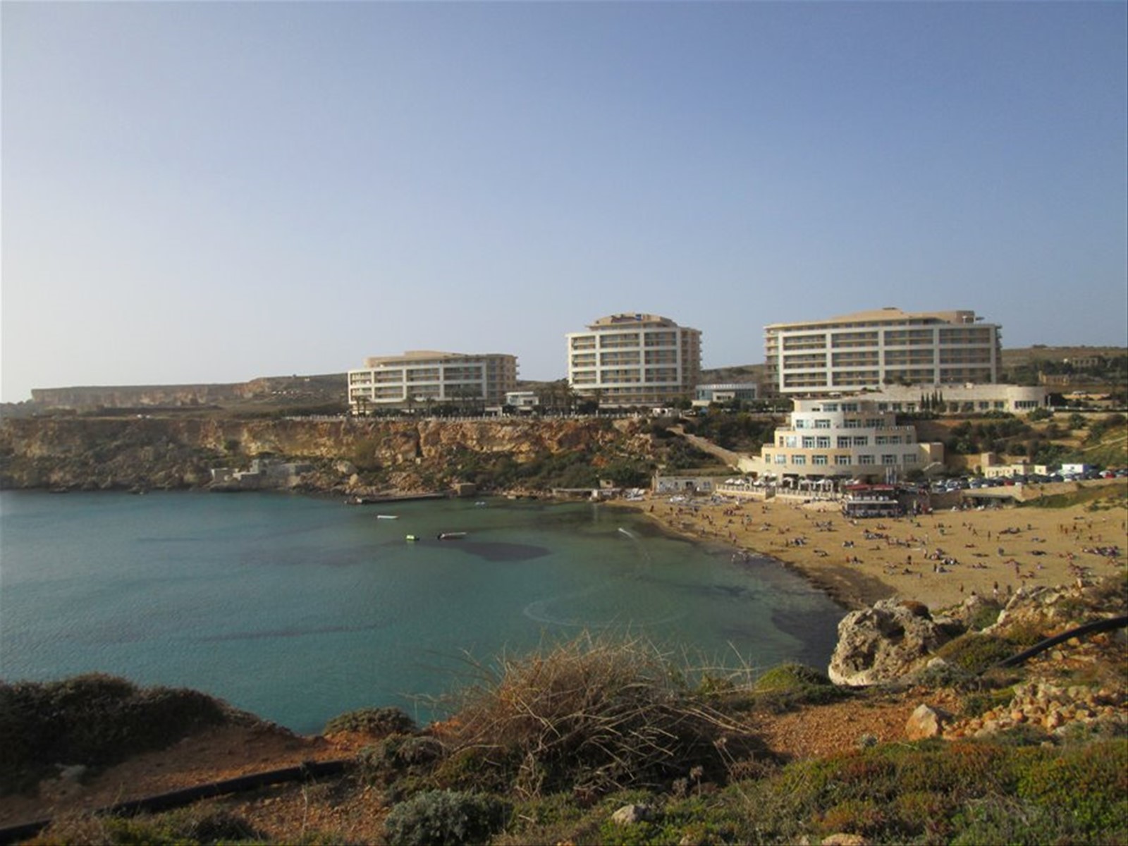 Golden Bay davanti Radisson Blu