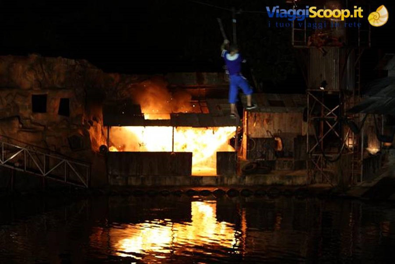 12/12/08 Phuket Stunt Show Finto incendio della locations