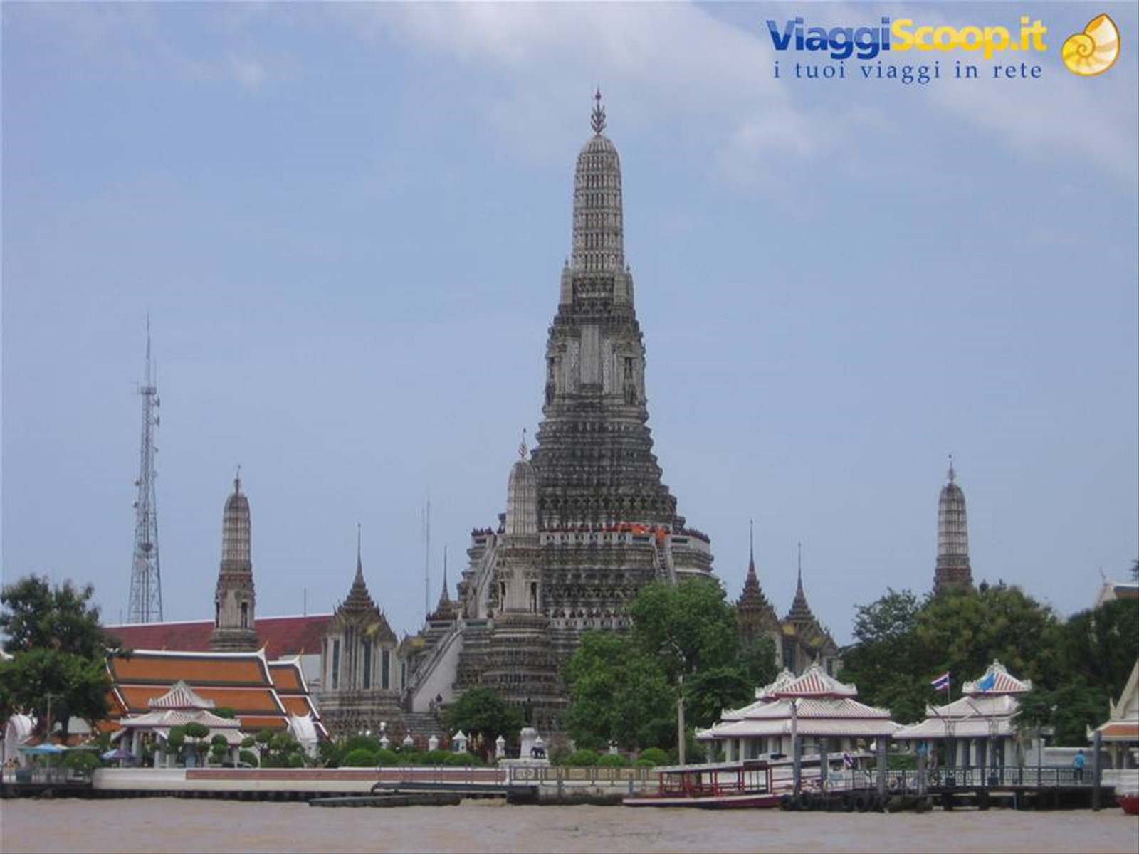 Bangkok veduta dal Chao Phraya river: Wat Arun