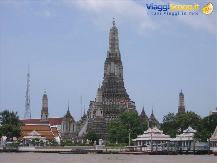 Bangkok veduta dal Chao Phraya river: Wat Arun