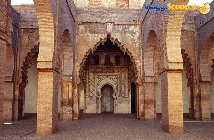 monumenti di mosque a la strada di marrakech taroudant
