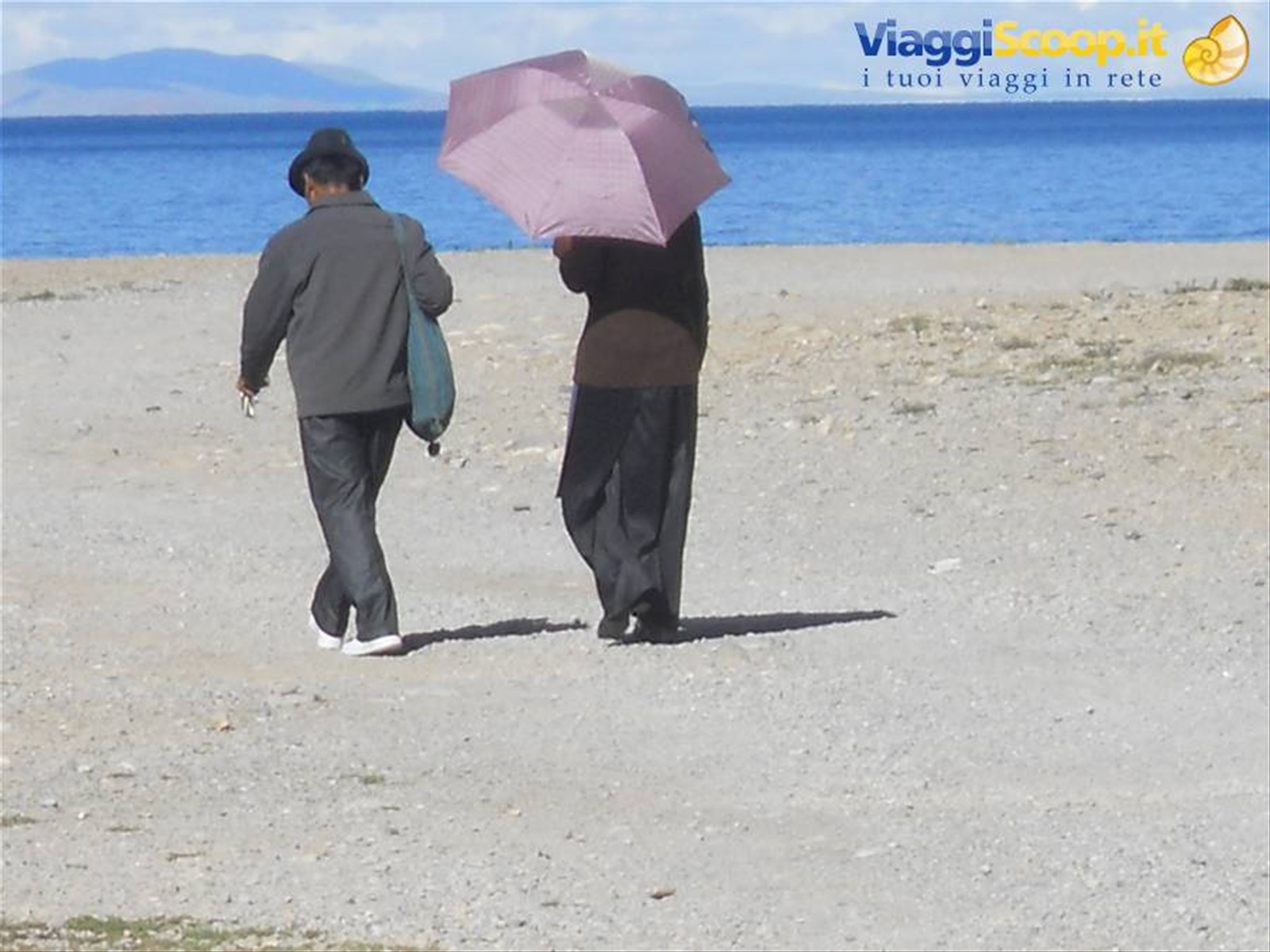 passeggiando lungo il lago