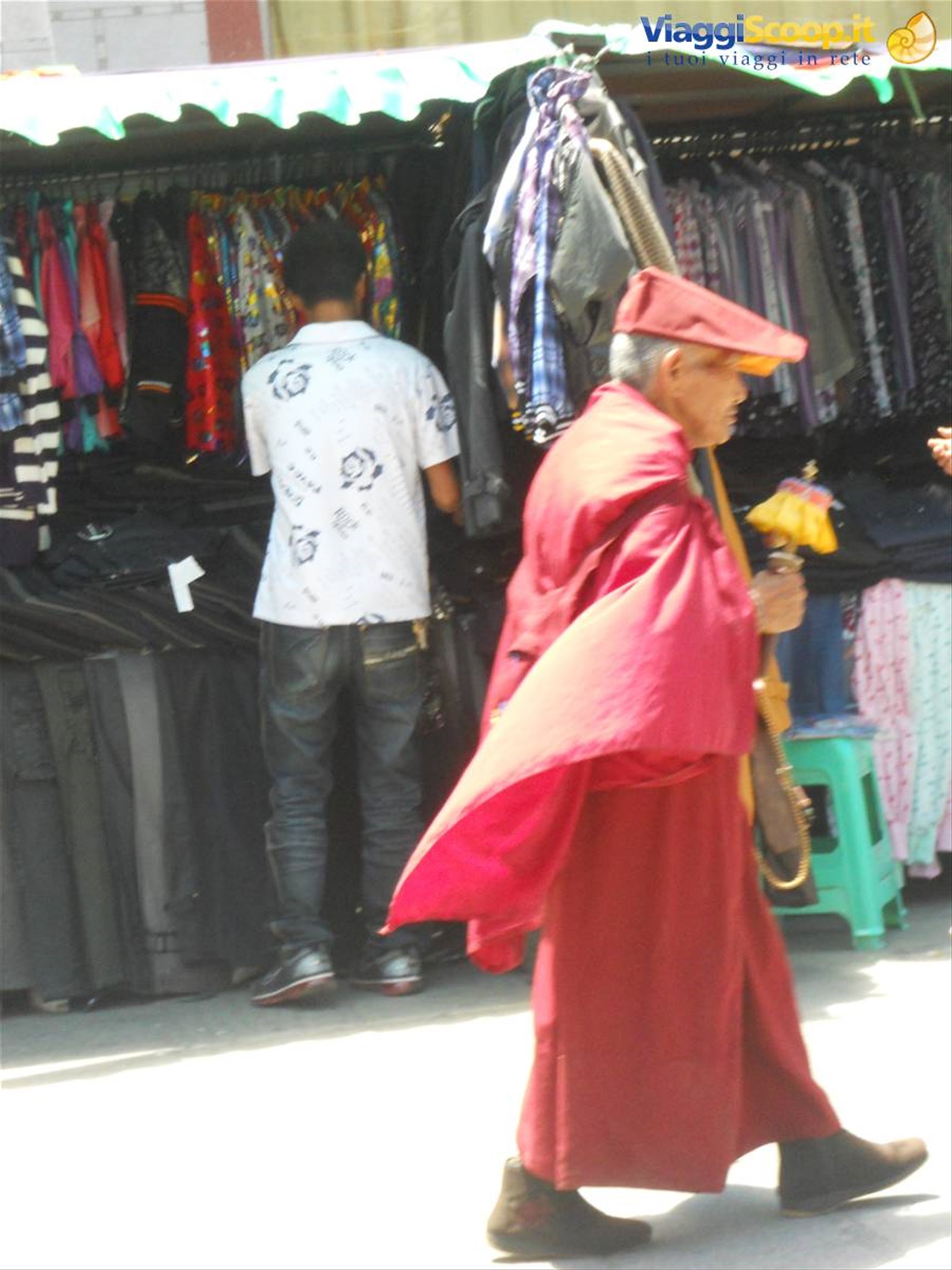 monaco nel quartiere tibetano