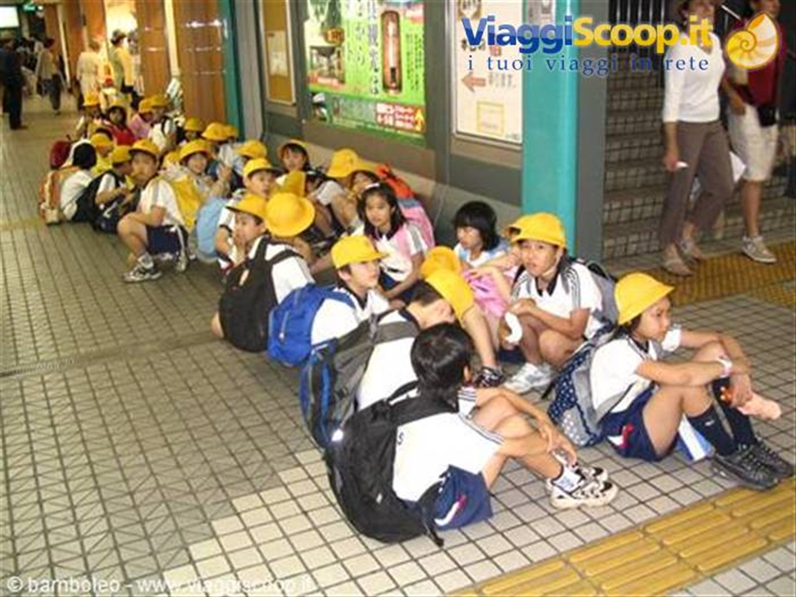 Bimbi alla stazione di Nara