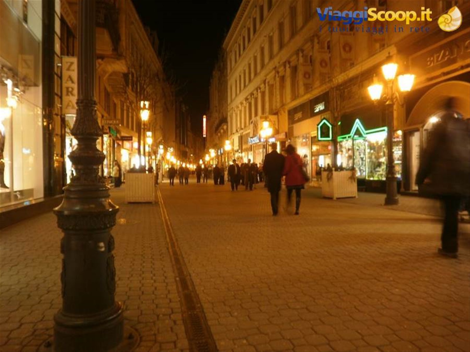 Via Vaci di notte