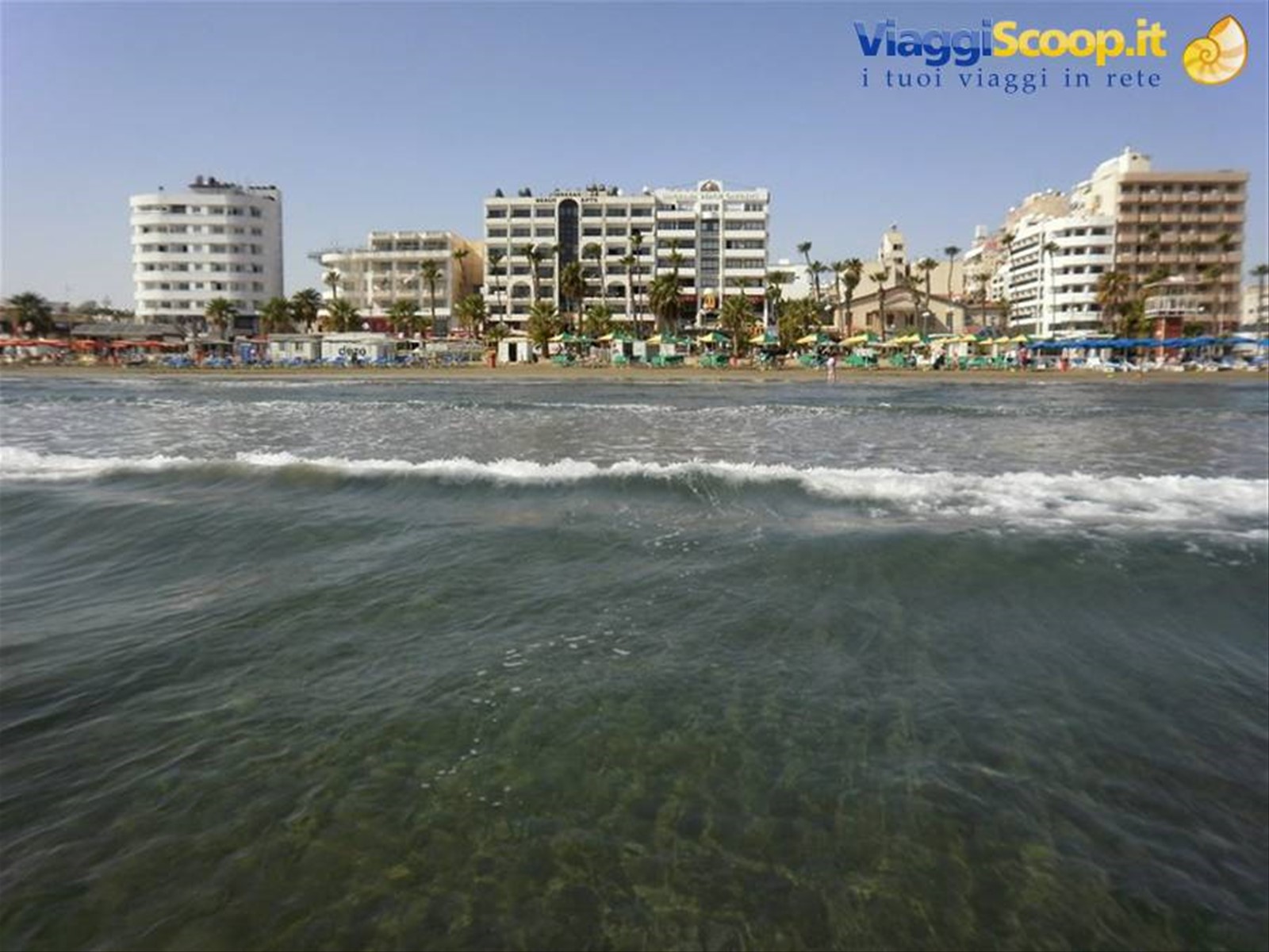 Lungomare dal mare di Larnaca