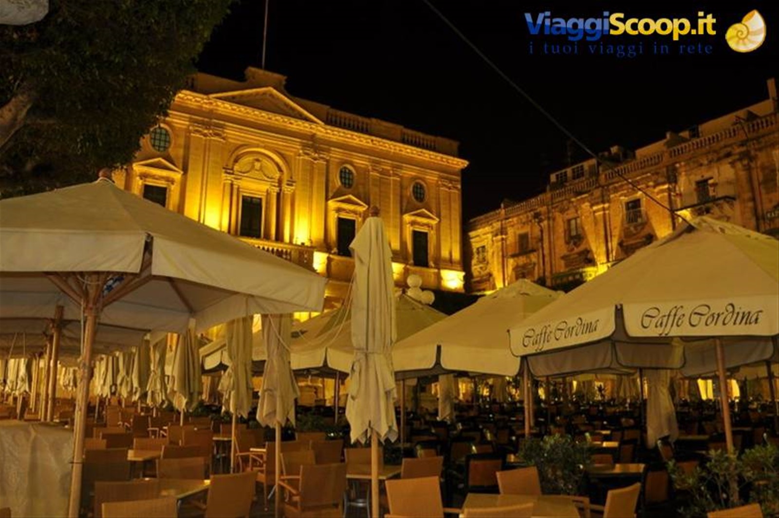 Republic Square di notte