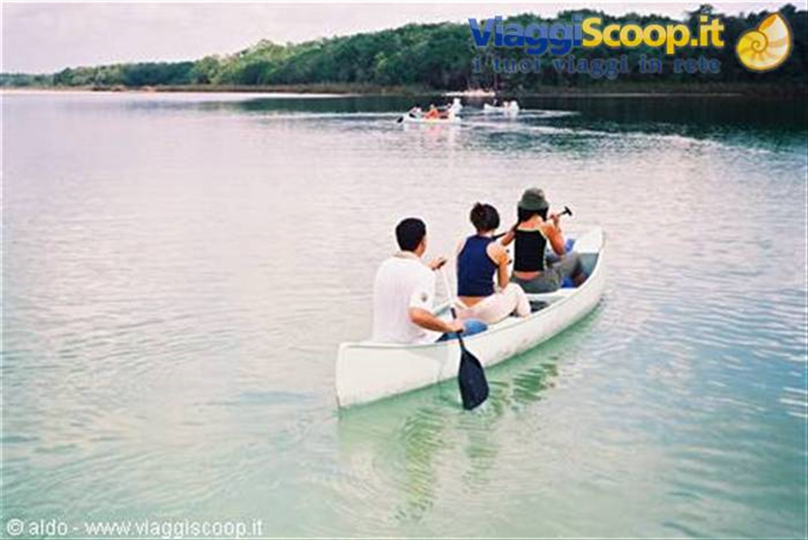 "In canoa in foresta"