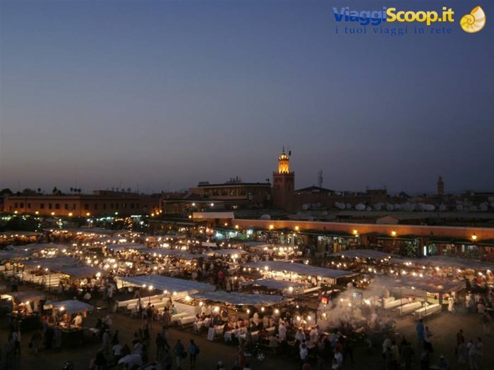 Piazza Jemaa el Fna alla sera