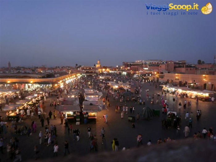 Piazza Jemaa el Fna la sera