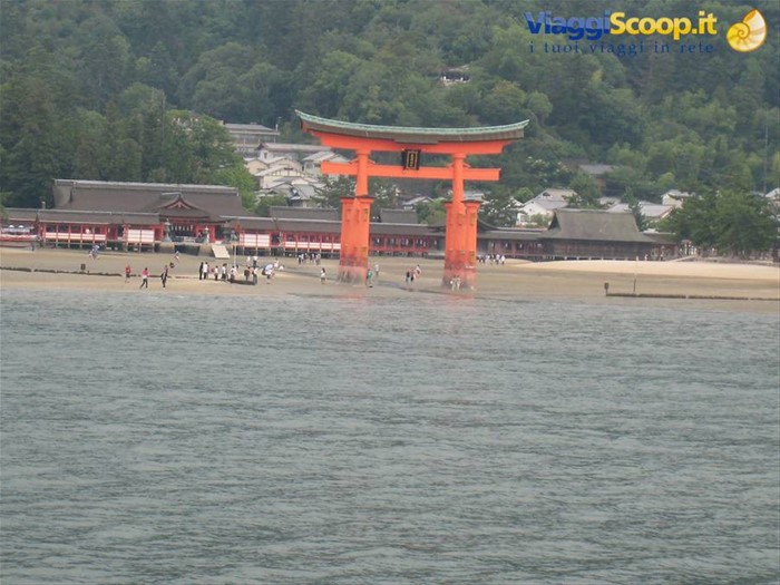 Miyashima - santuario Itsukushima con la bassa marea