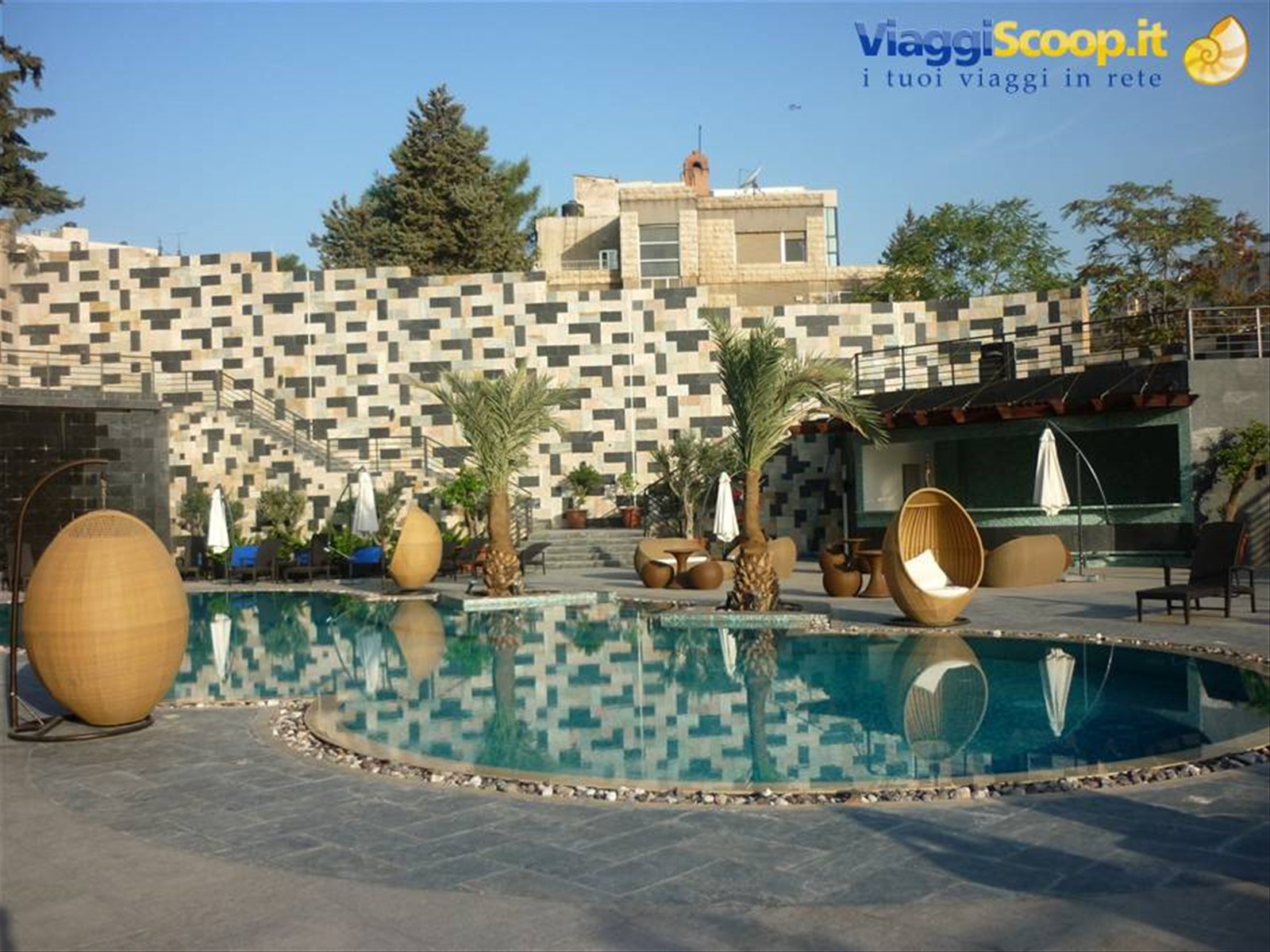 piscina hotel landmark ad amman