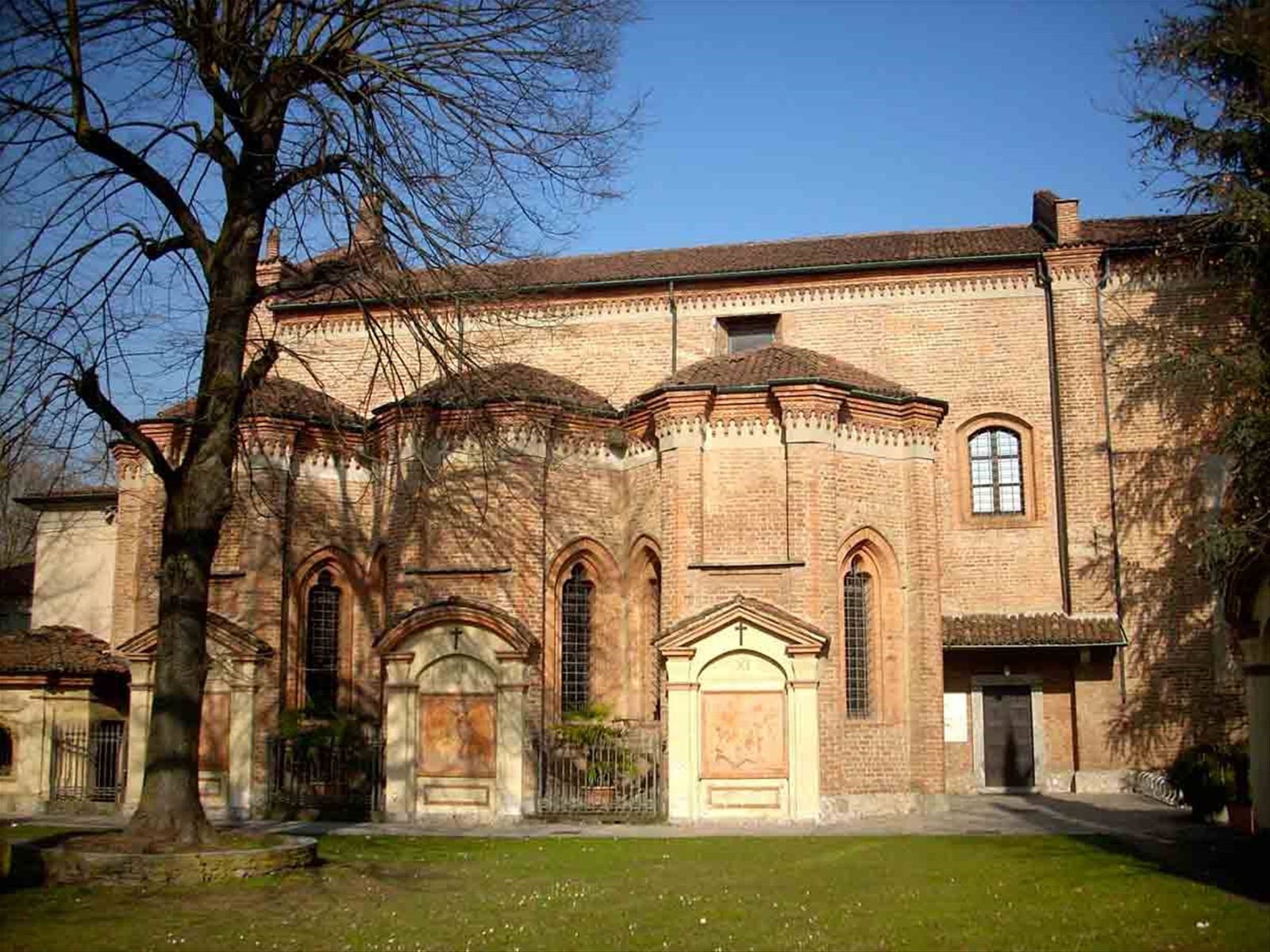 Veduta laterale del Santuario