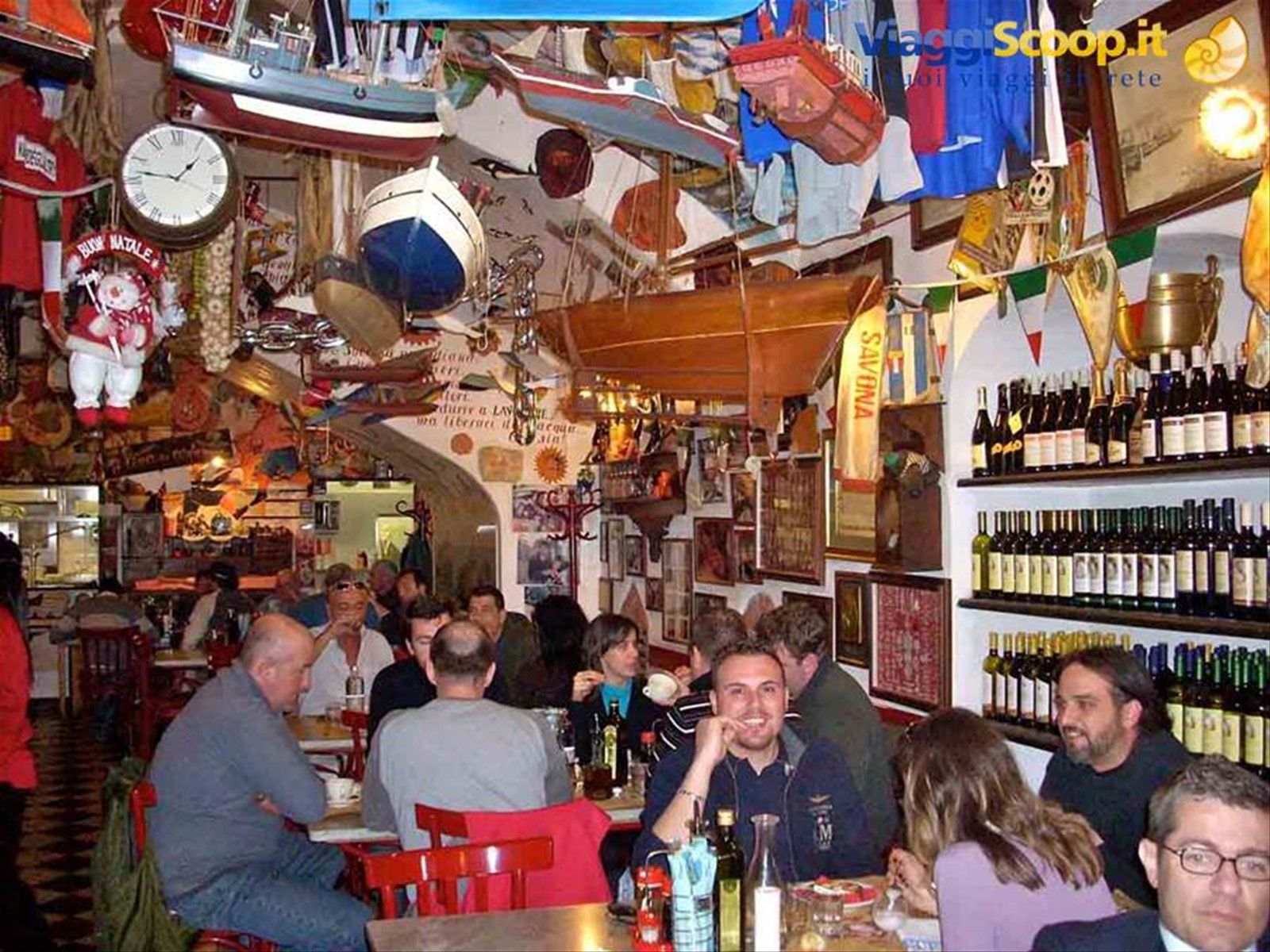 Si mangia e si beve in allegria presso l'Osteria Bacco di Savona
