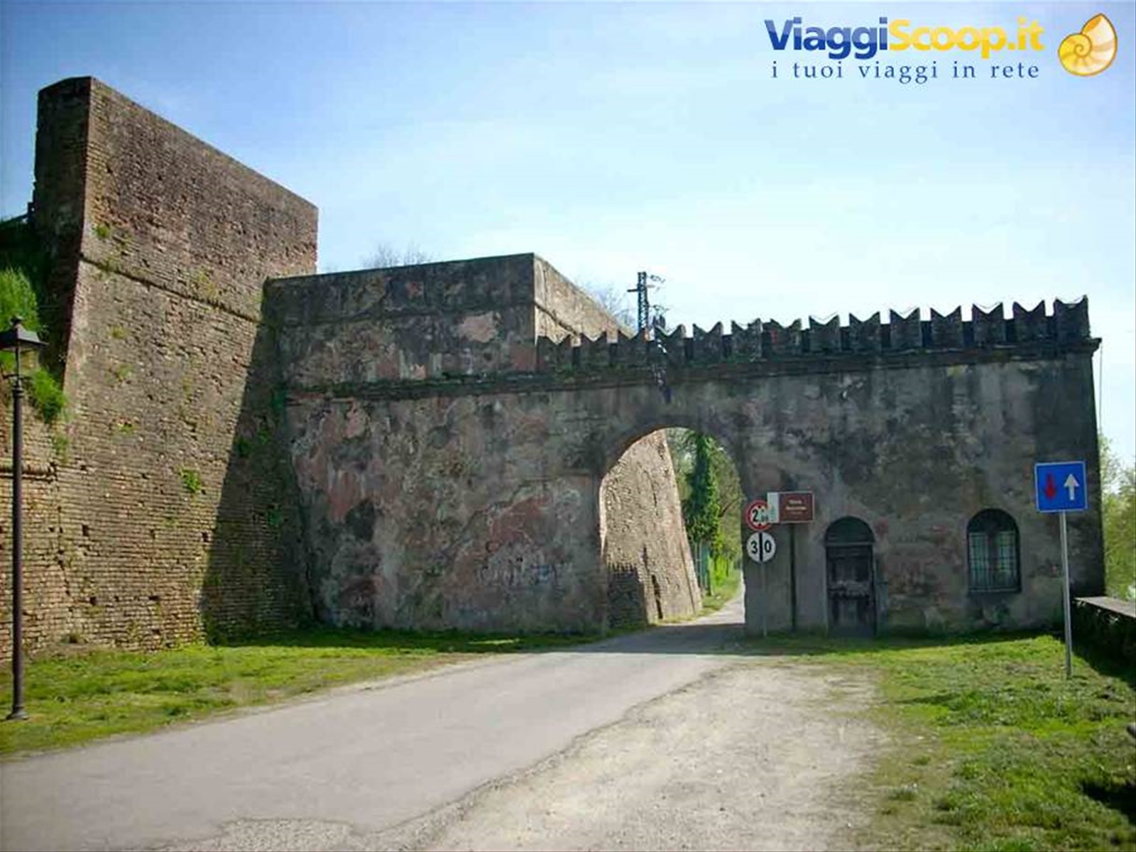 Passeggiata lungo le antiche mura