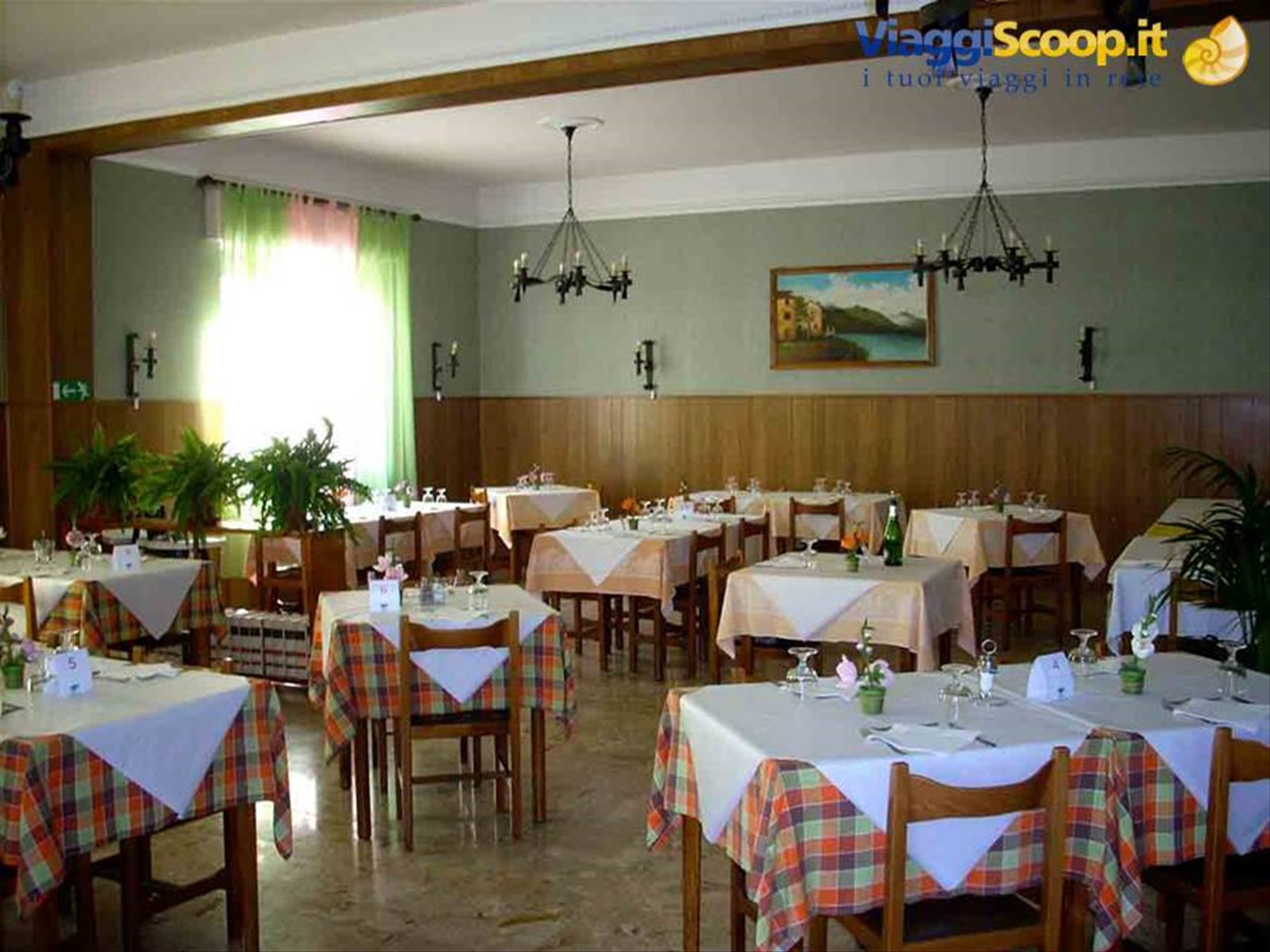 Nella sala del Ristorante Alpino di Osiglia
