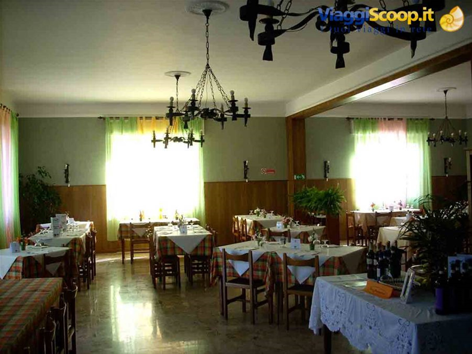 Nella sala del Ristorante Alpino di Osiglia