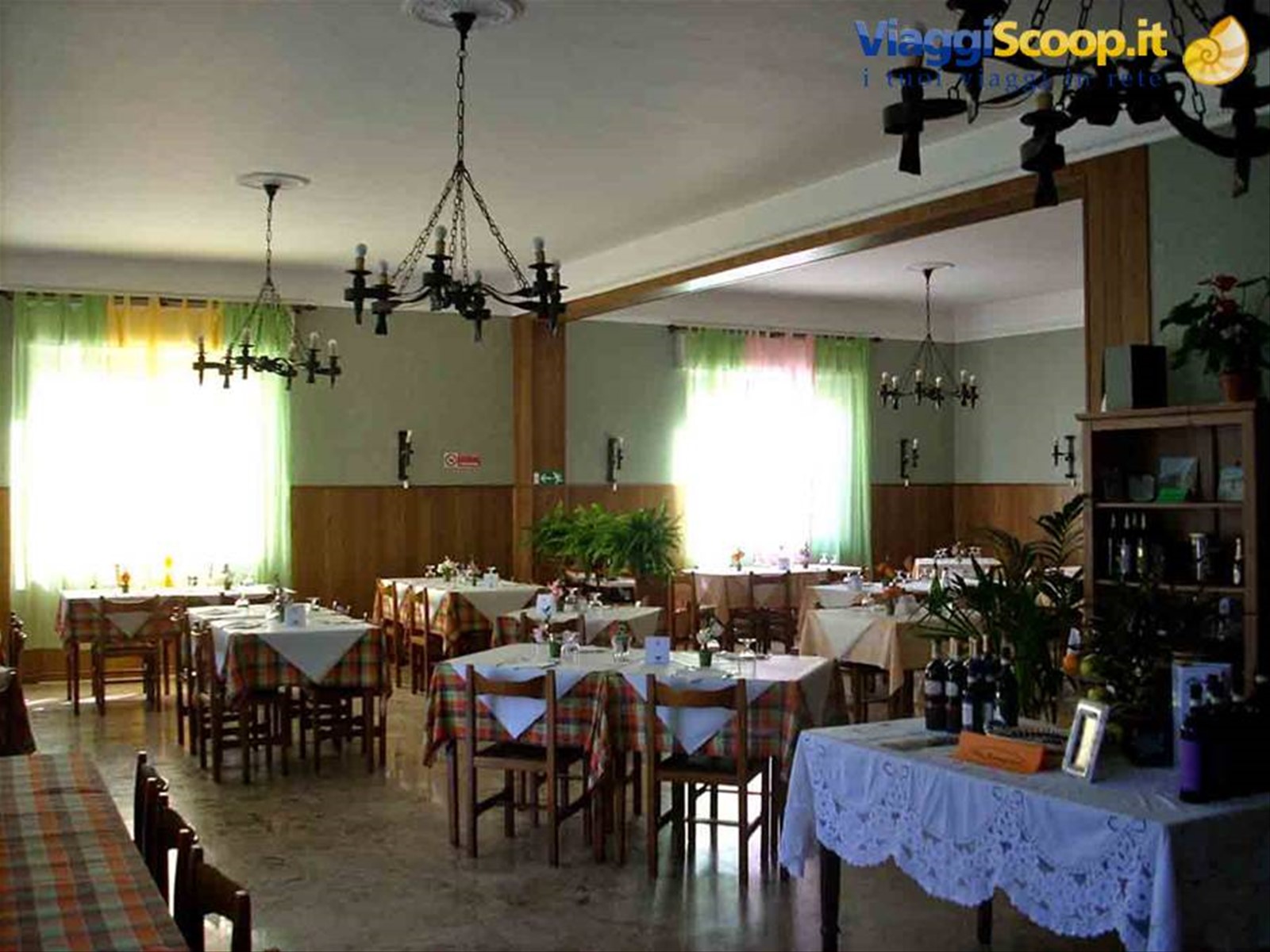 Nella sala del Ristorante Alpino di Osiglia