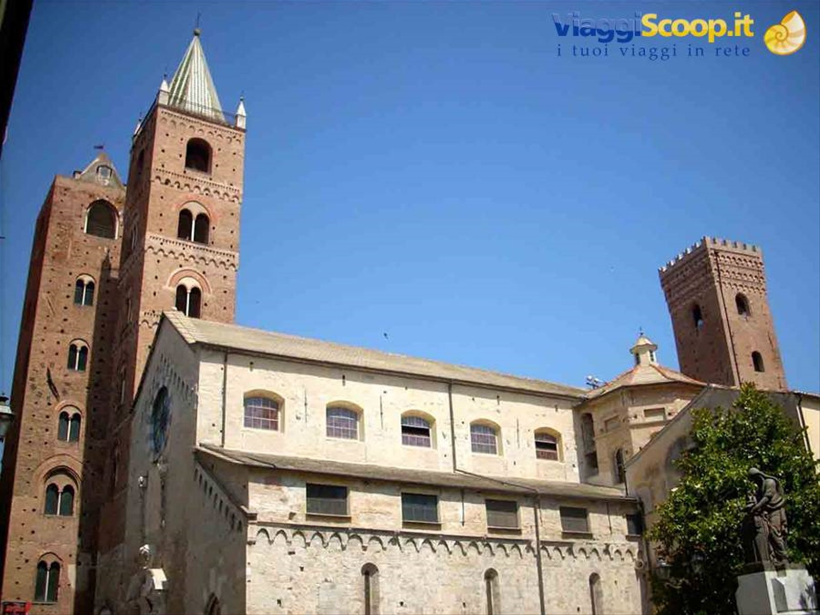 Veduta laterale della Cattedrale