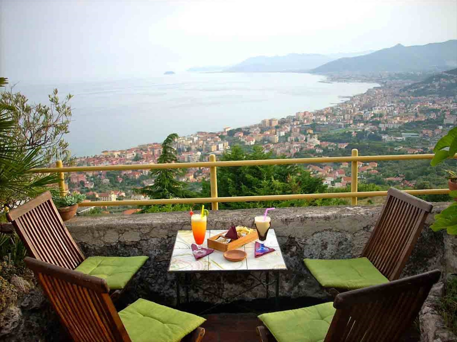 Veduta dai terrazzi del Ristorante American Bar Il Cappero