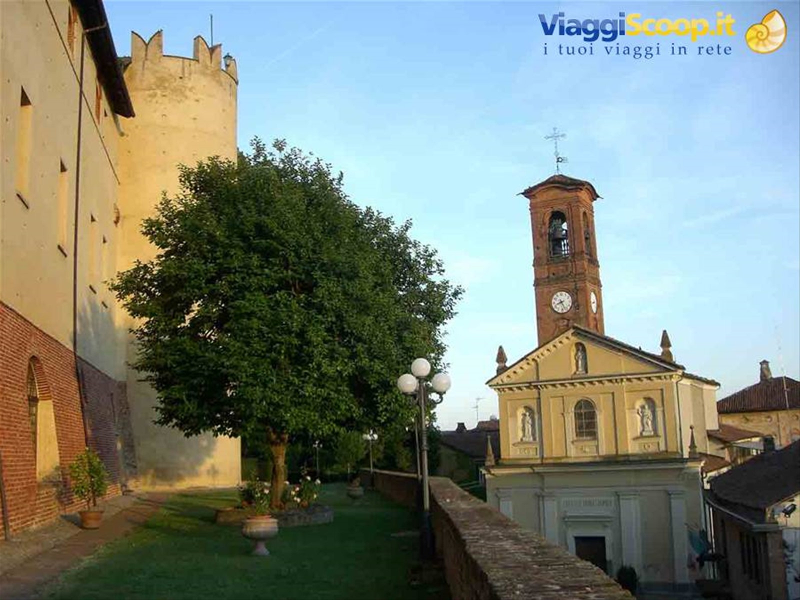 Veduta del Castello e della Chiesa Parrocchiale