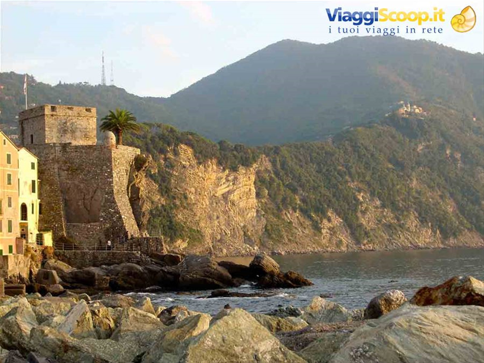 Veduta del golfo con il Castello della Dragonara