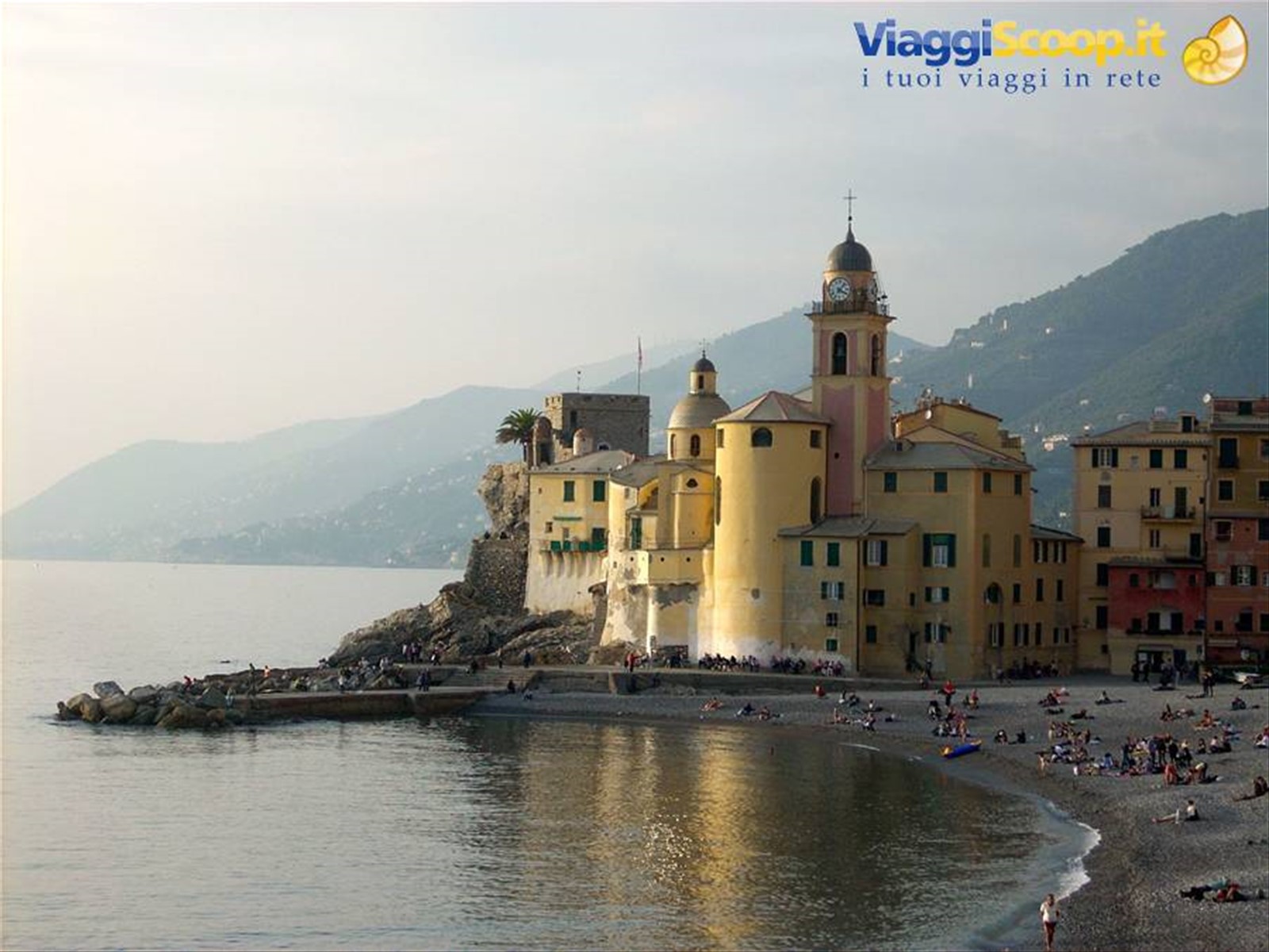 Veduta del Golfo e della Basilica di Santa Maria Assunta