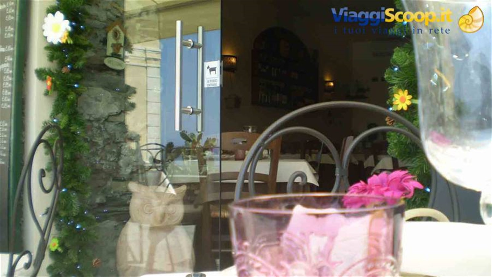 Decorazioni e un simpatico gufetto presso l'Ostaia da 'O Sigù