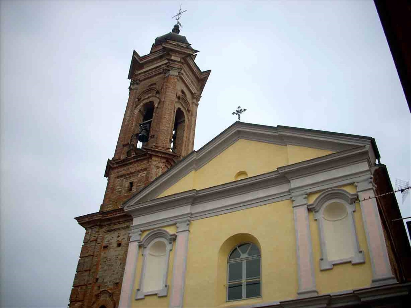 Le chiese nel centro storico di La Morra