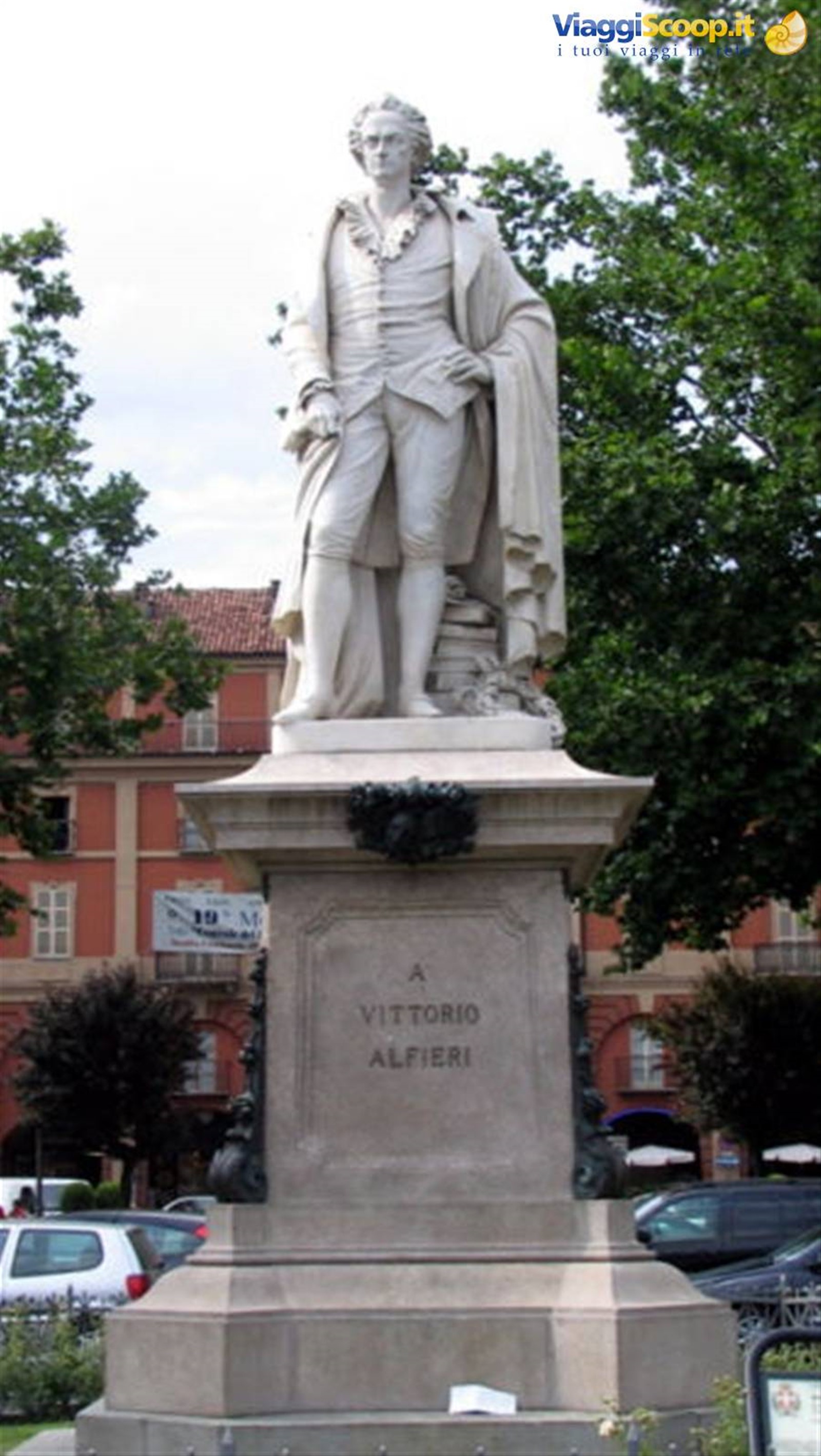 La statua di Vittorio Alfieri