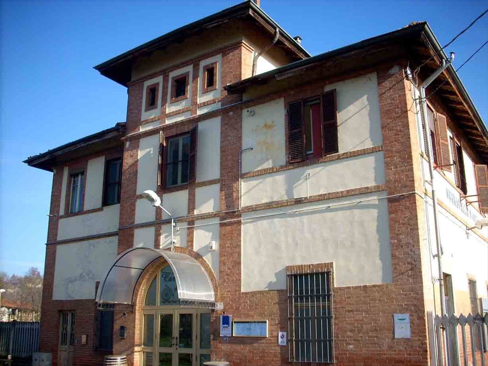 La vecchia stazione ferroviaria di Serravalle d'Asti, oggi Ristorante La Carrozza