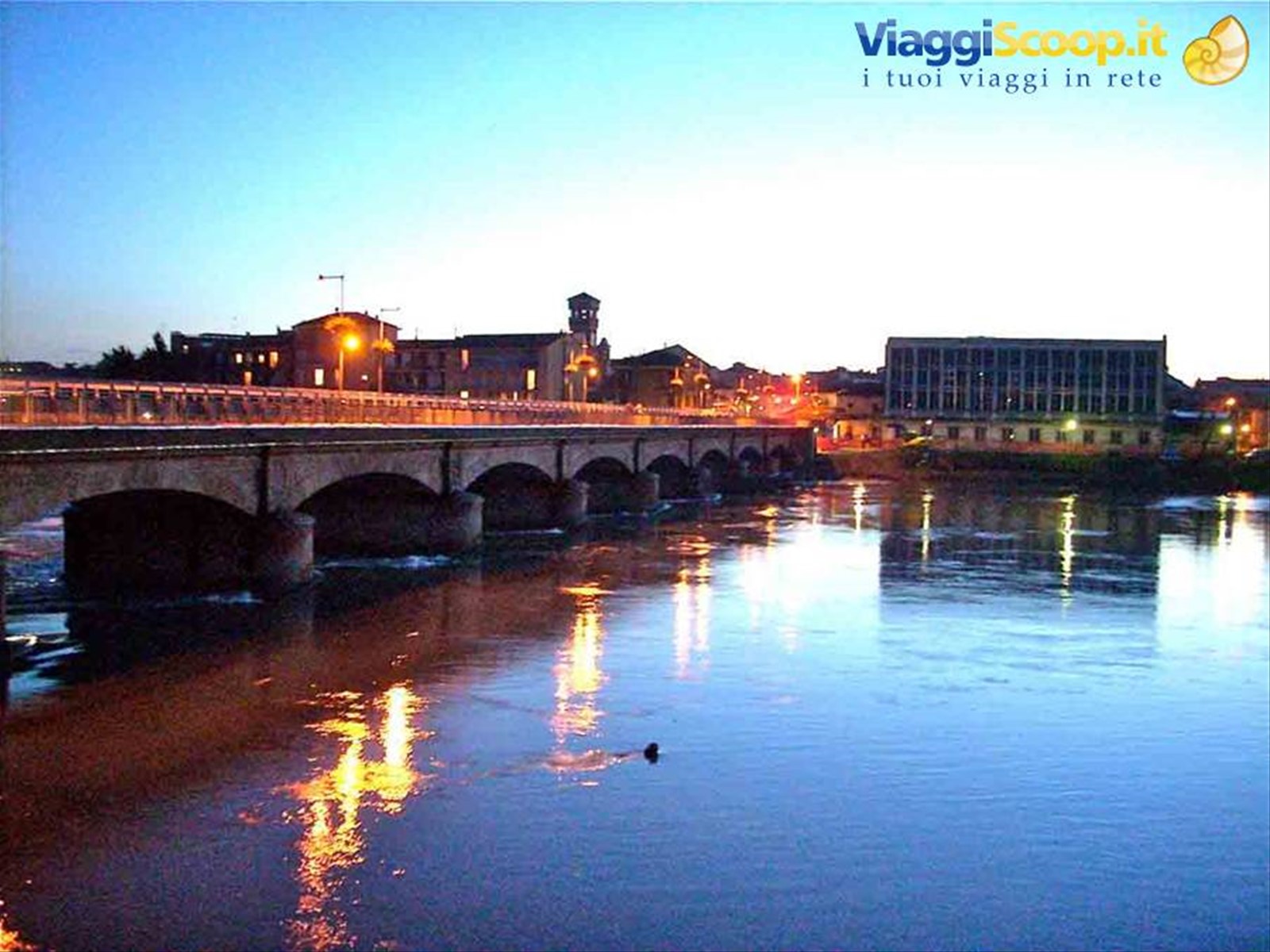Veduta serale del ponte sull'Adda