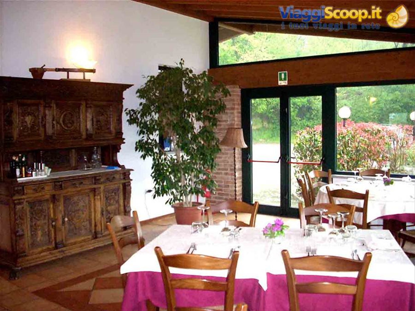 Presso i tavoli della Locanda dell'Arzente