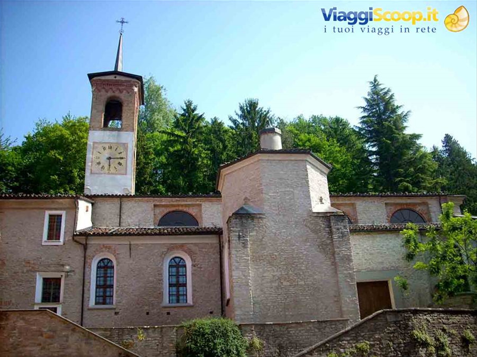 Veduta dell'antica parrocchiale dei S.S. Giacomo e Cristoforo, oggi Biblioteca