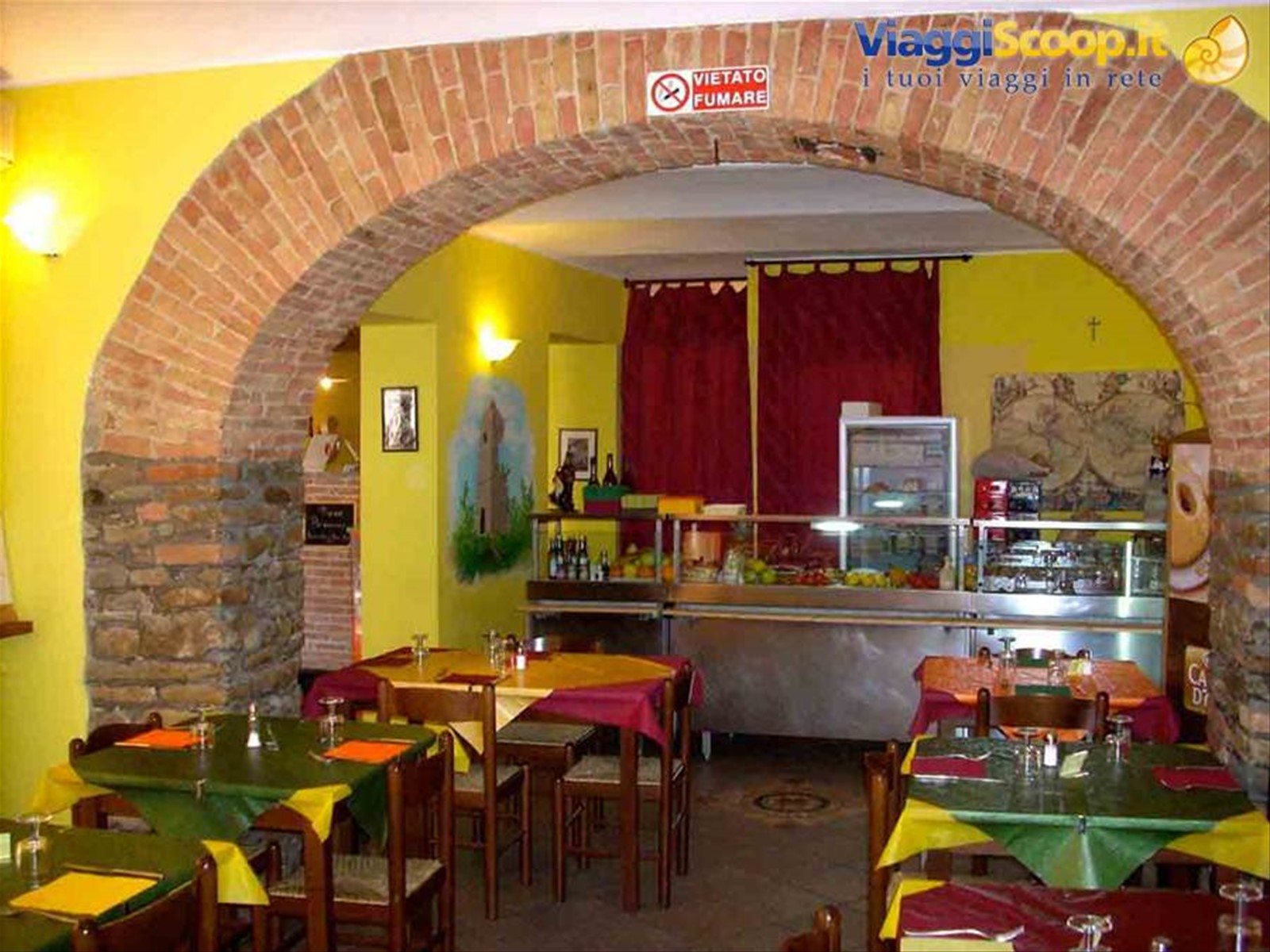 Nella sala del Ristorante Sapori di Langa
