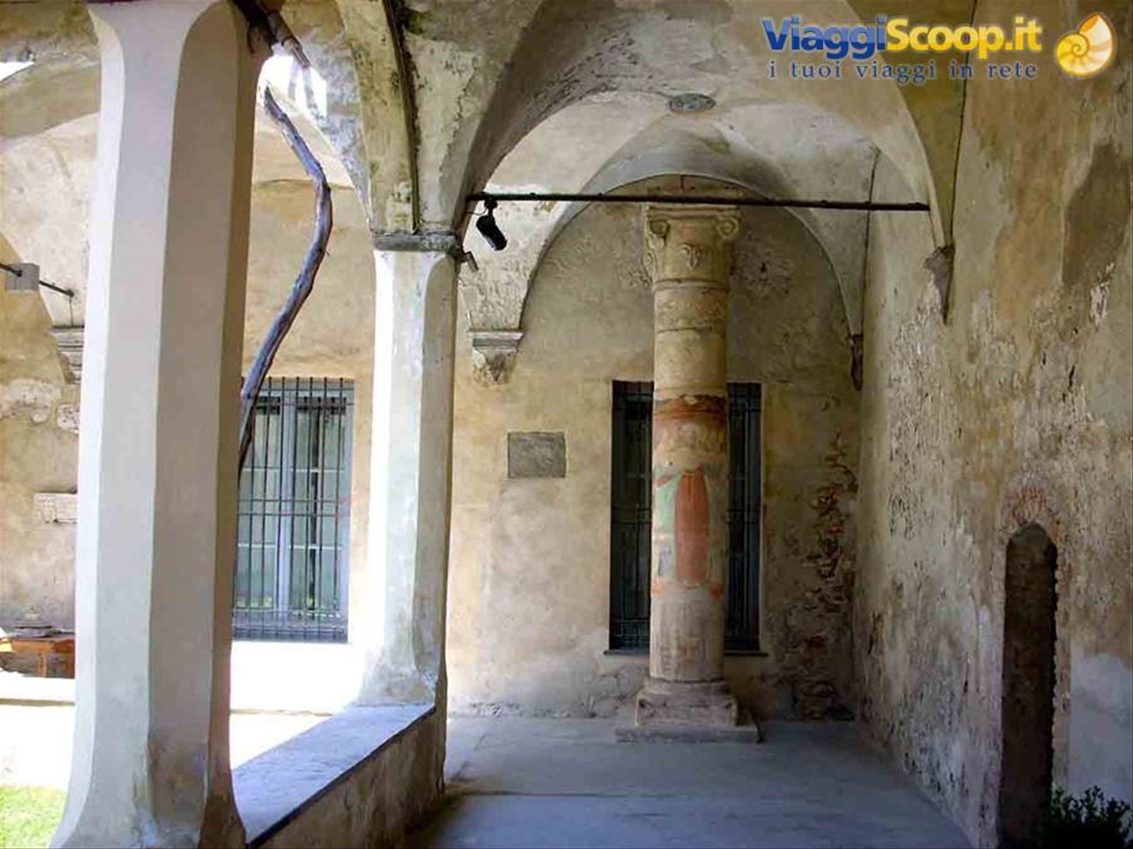 Nel chiostro vicino alla Cappella Sistina