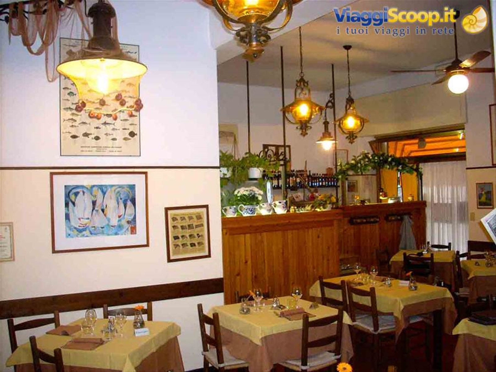 Nella sala del Ristorante La Lampara