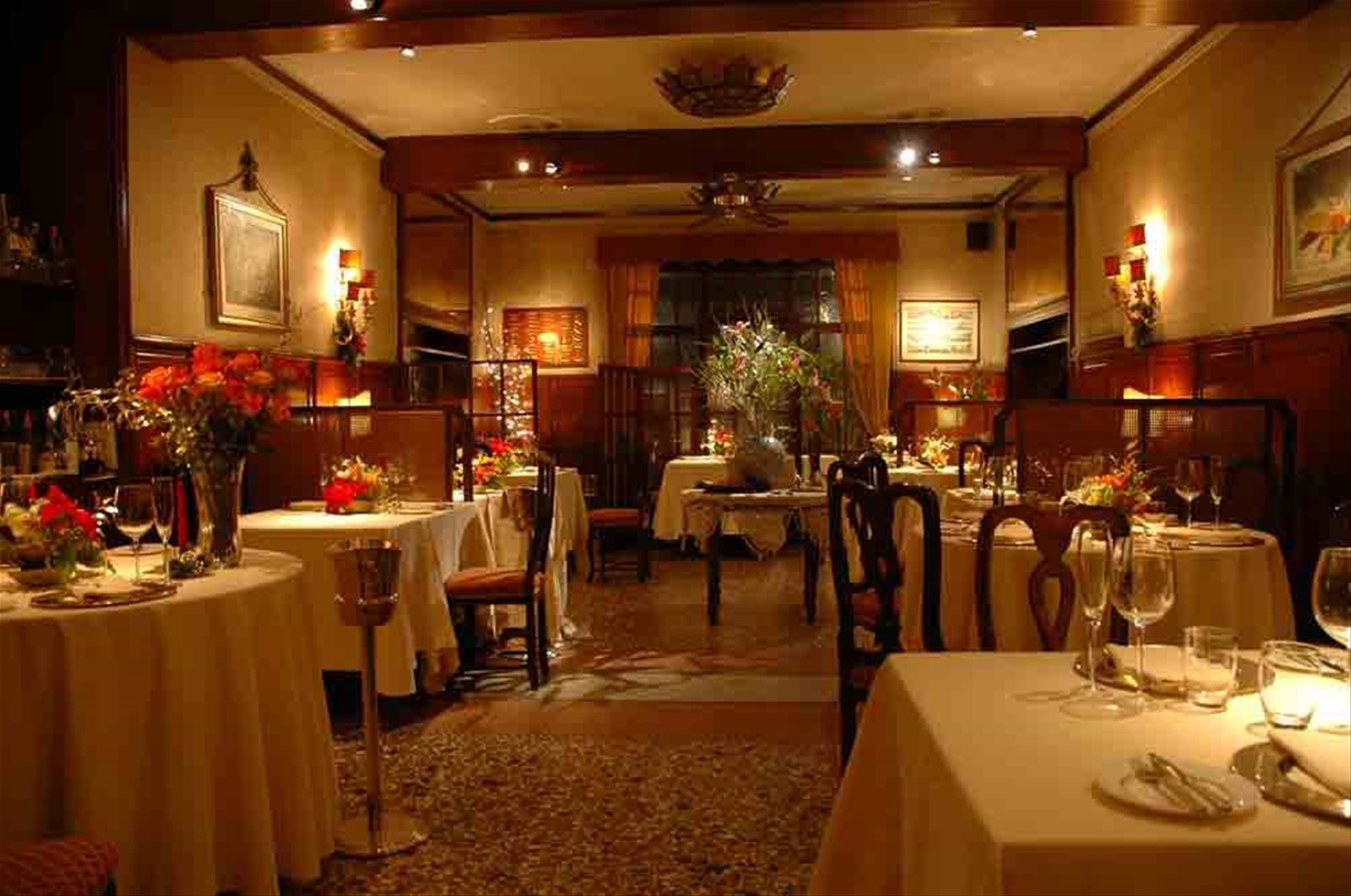 Nella sala del Ristorante Arche