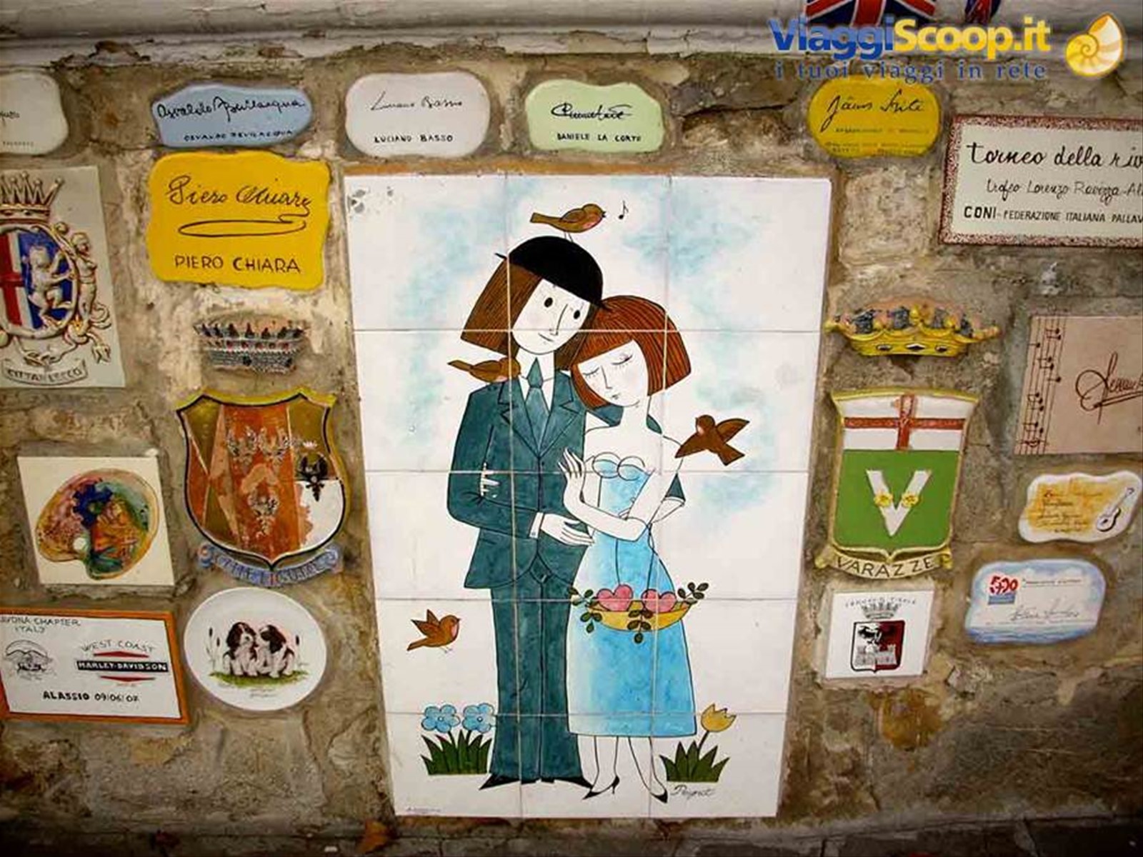 "Amoreux" di Raymond Peynet, sul Muretto