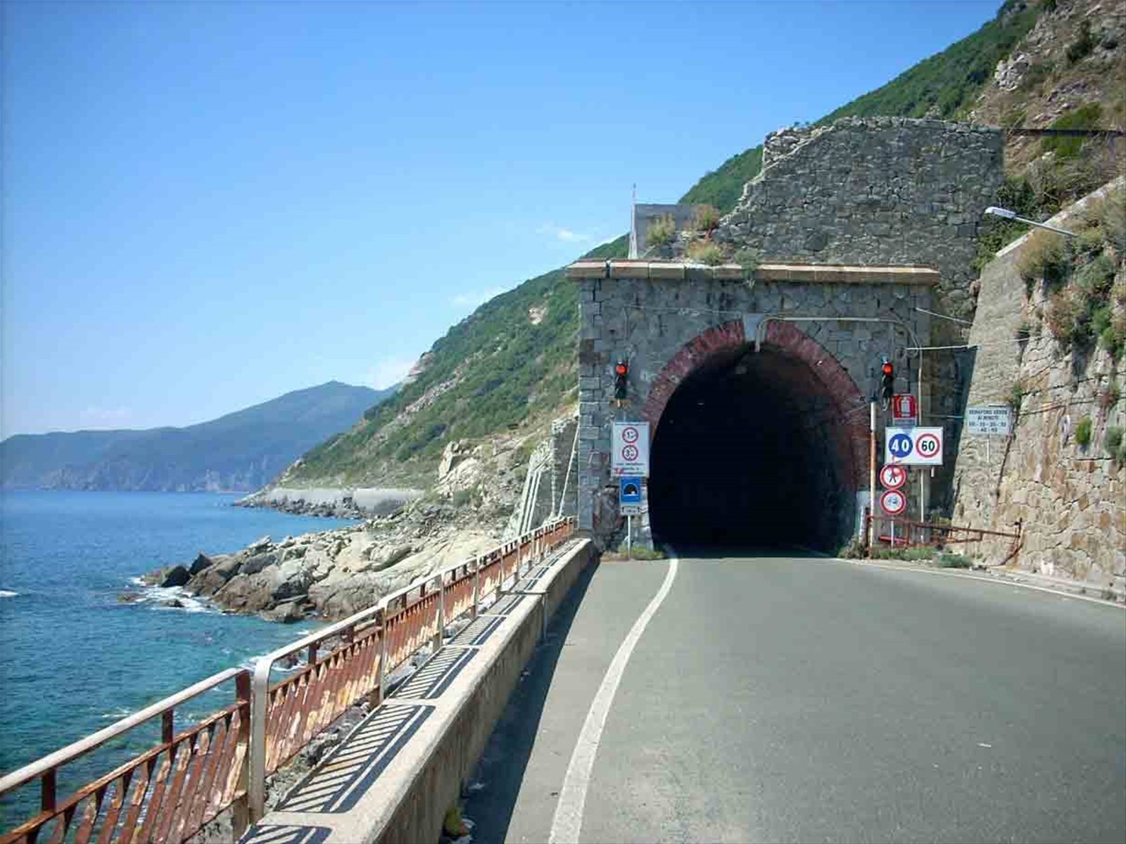L'antica galleria che conduce a Deiva Marina