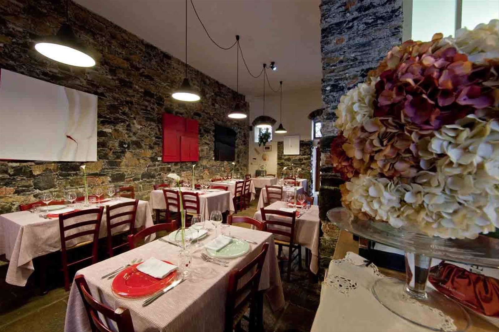 Nella sala dell'Osteria della Corte