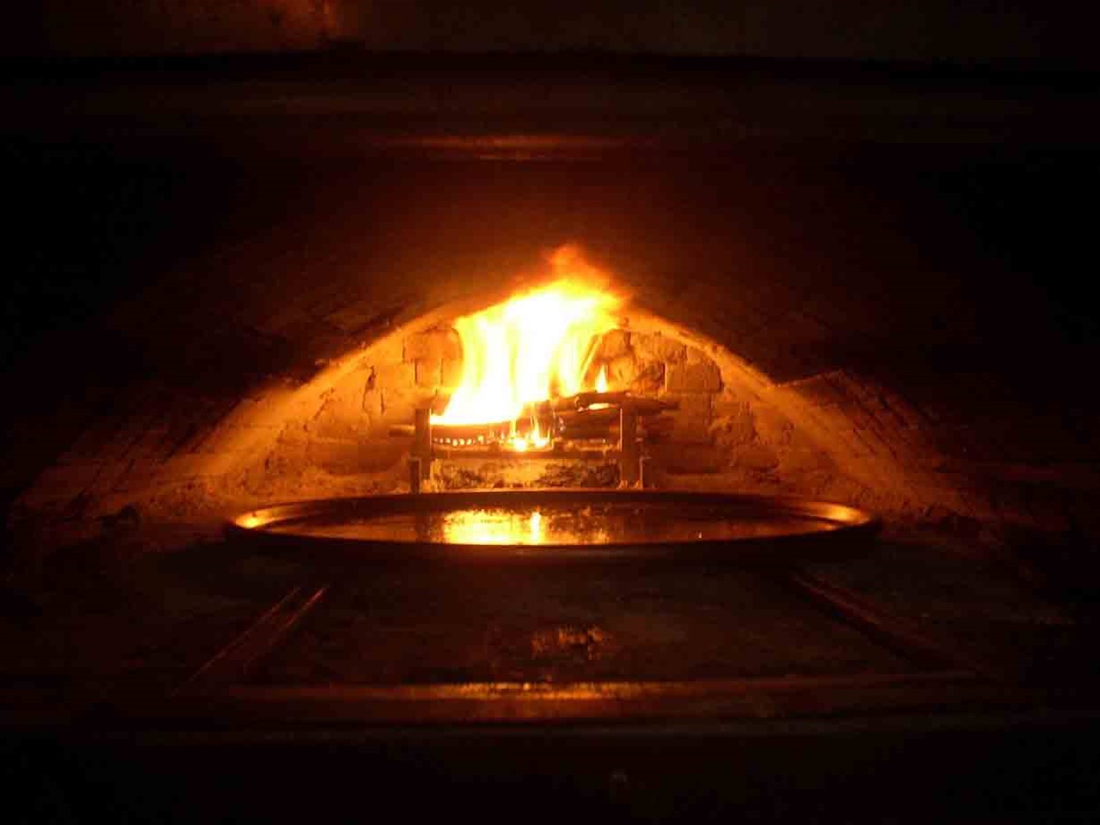 Il forno a legna della Trattoria Mazzini in cui si sfornano le mitiche farinate