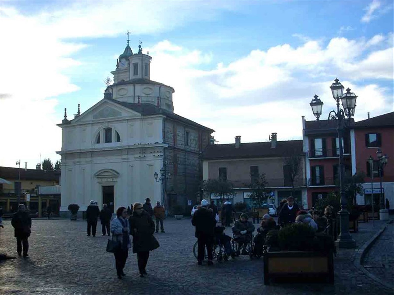 Veduta della piazza centrale con la chiesa della Confraternita dello Spirito Santo