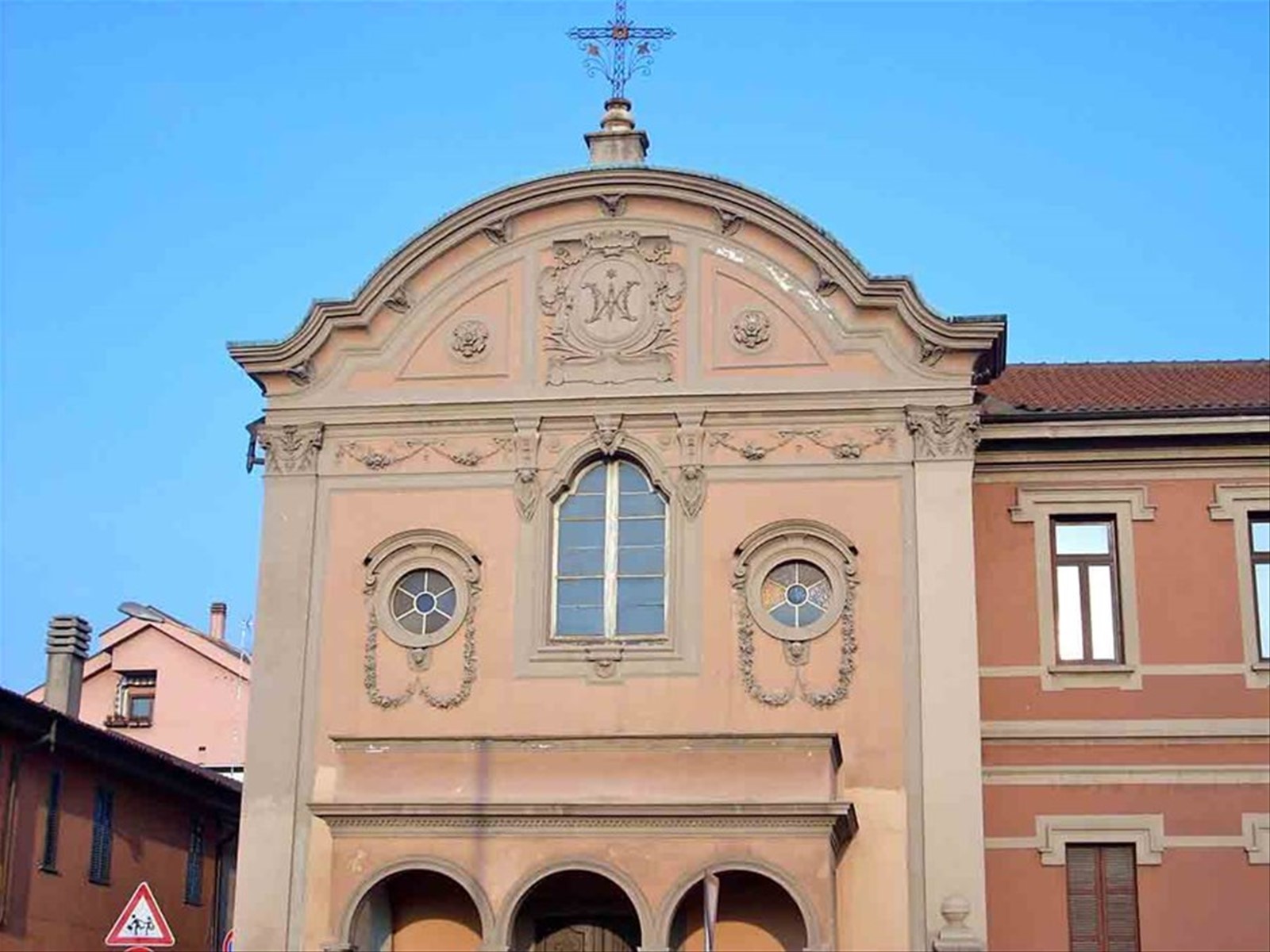 Una della numerose belle chiese legnanesi