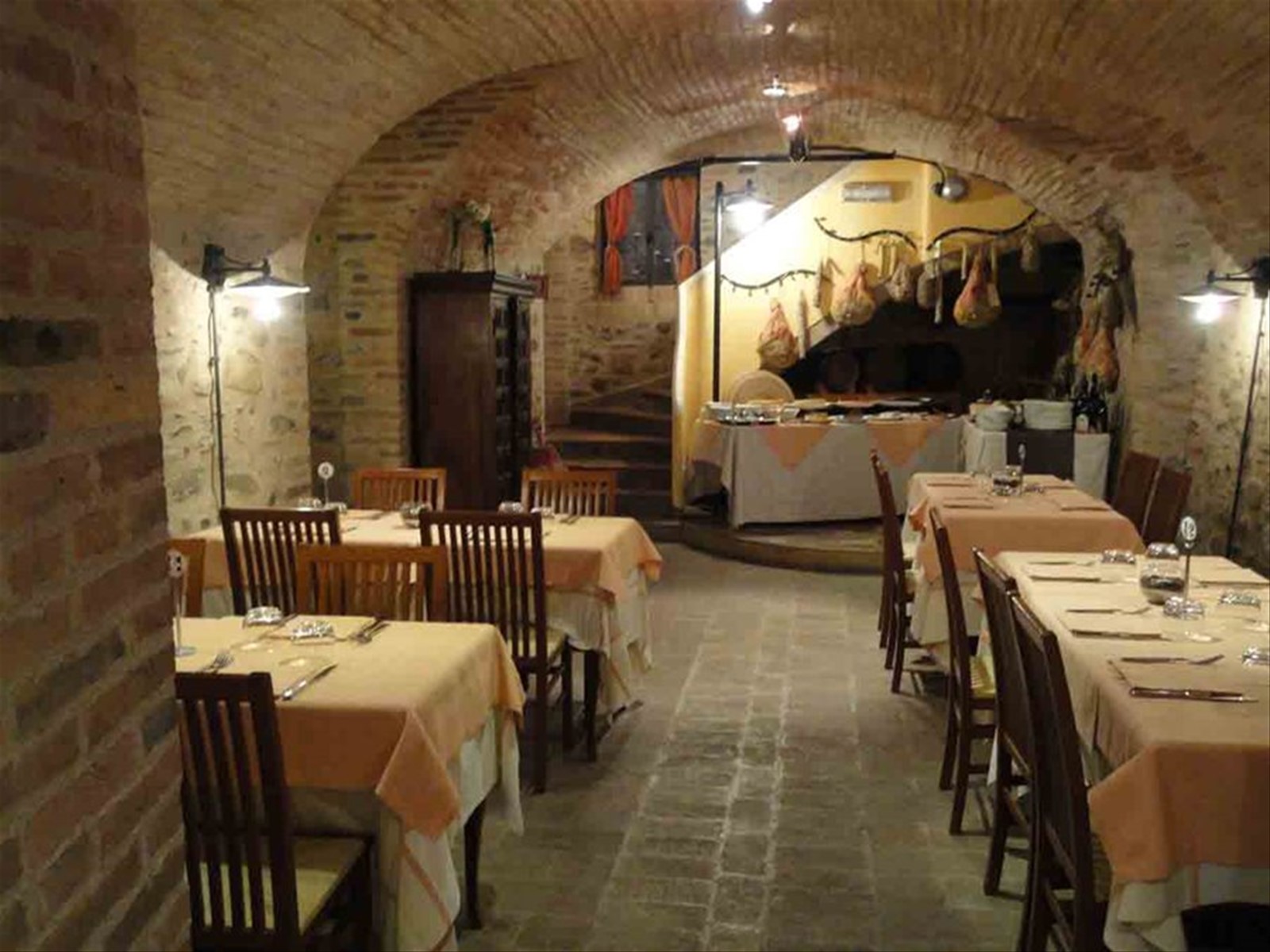 Nelle caratteristiche sale della Taverna dei Tre Mori