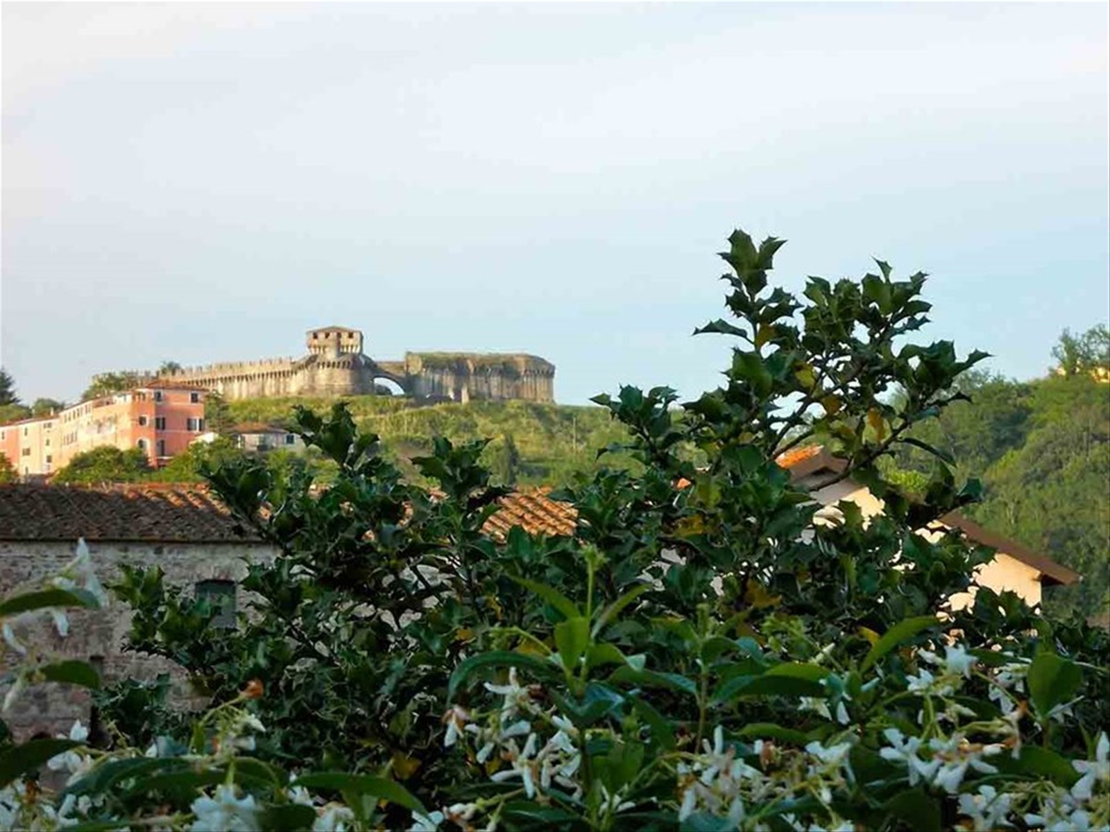 Veduta della Fortezza di Sarzanello