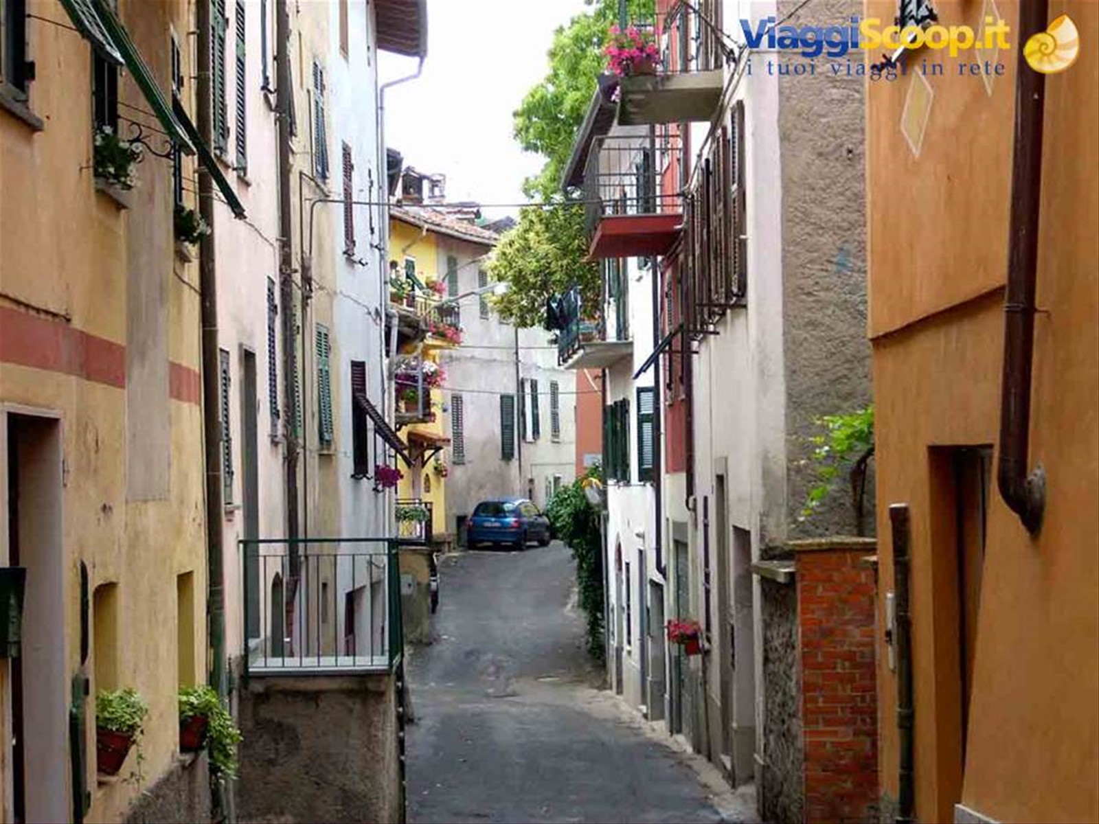 Una strada di Gavi
