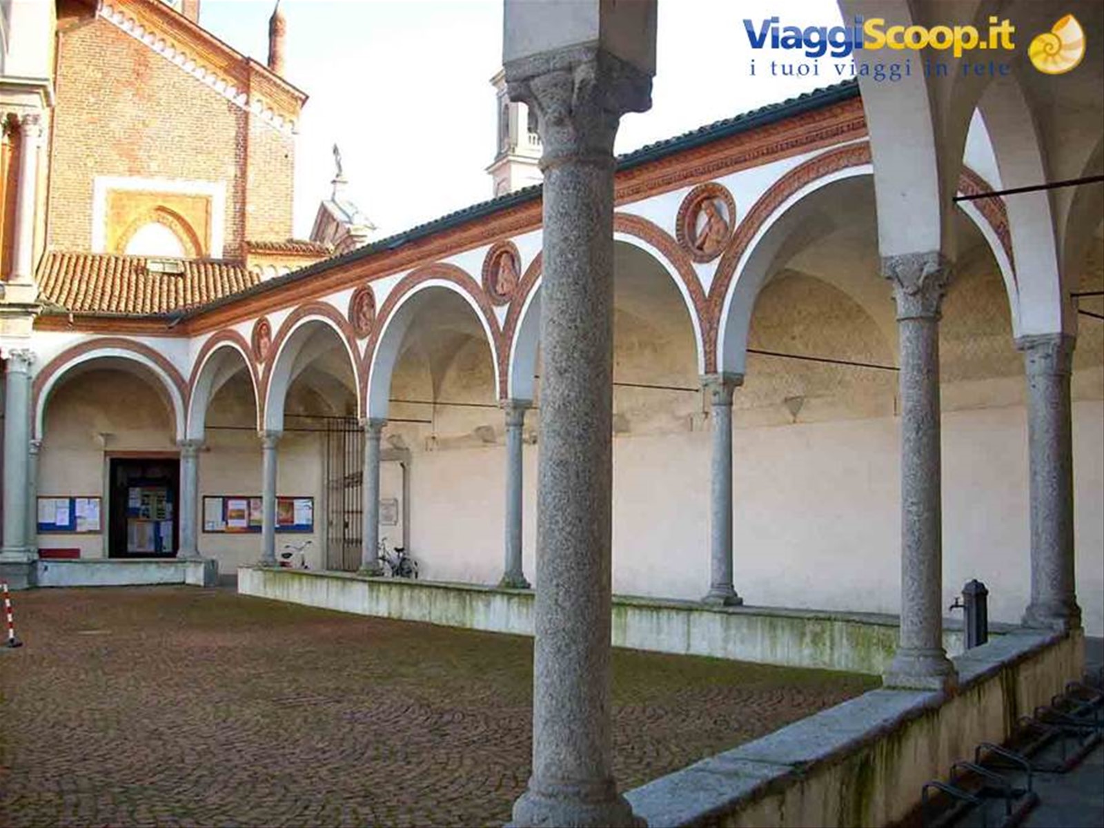 Il chiostro della Basilica di Santa Maria Nuova