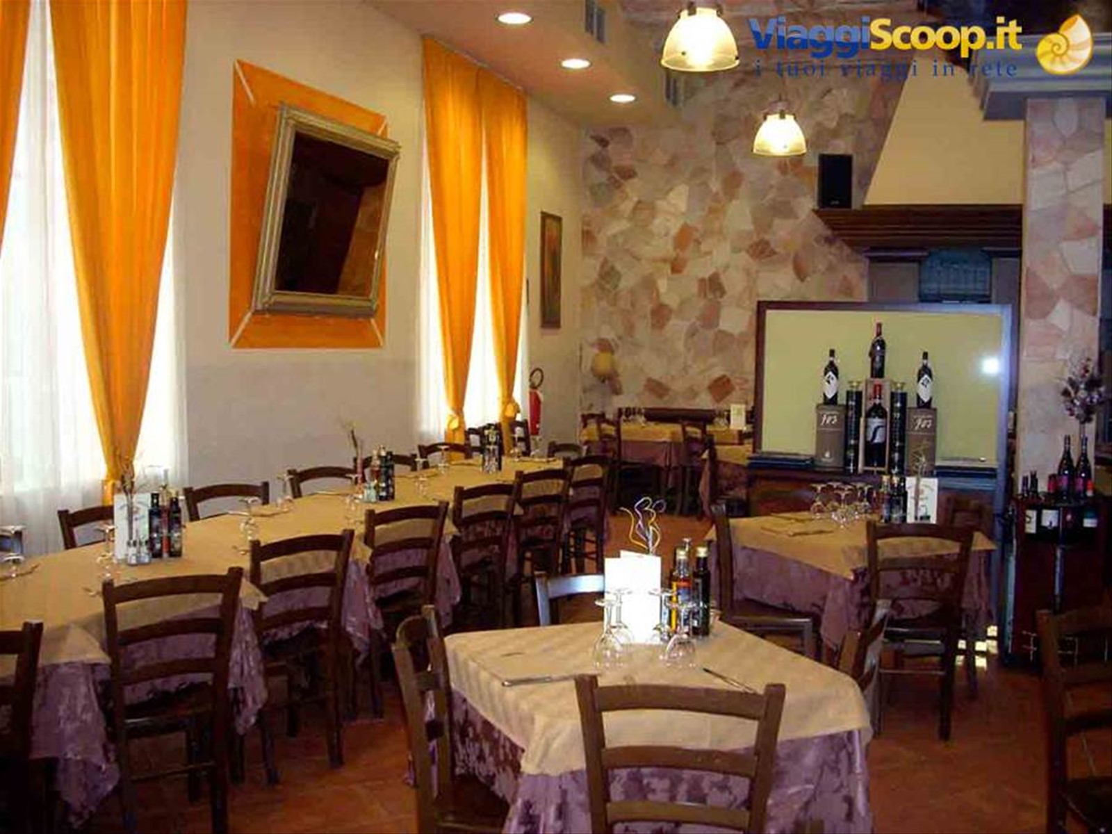 Nella sala del Ristorante Al Rioco